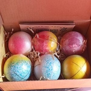 Set of six 100% natural bath bombs, great gift.